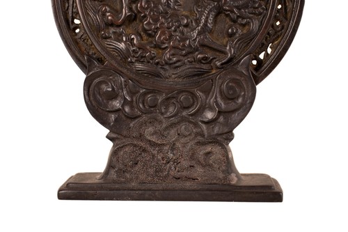 Ein Paar antike Bronze - Drachen - Tischschirme, China - 19. Jh., Qing - Bild 4 von 12