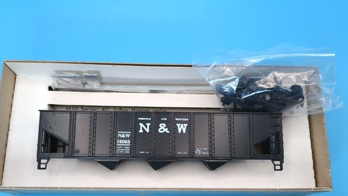 HO Roundhouse Norfolk & Western N&W 40' 3 Bay Rib Side Tolva Kit 16065 | Condition: New