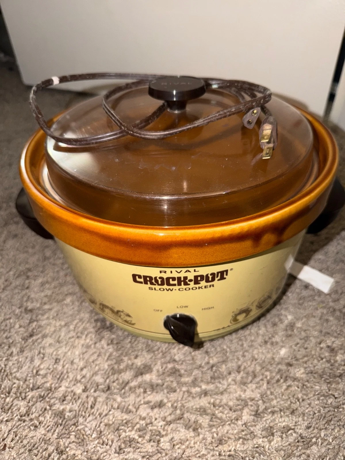 vintage Rival Crock-Pot slow cooker, likely from the 1970s or 1980s