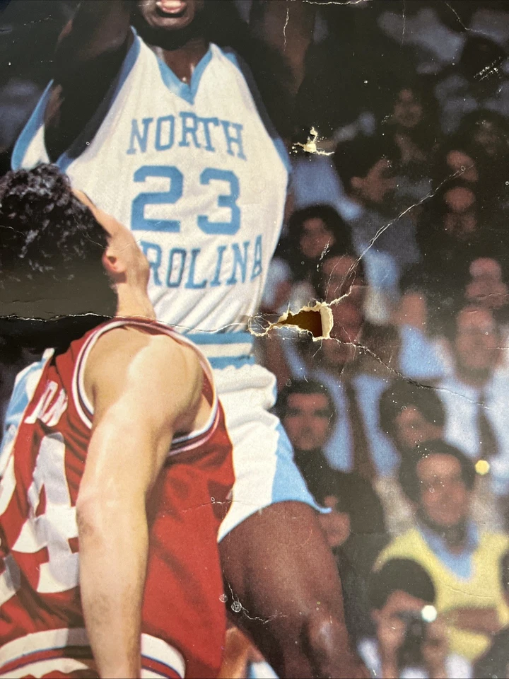 Póster De Colección 1983 Michael Jordan UNC Carolina del Norte Tacones Alquitranados Tradición Continúa Foto 3 de 4