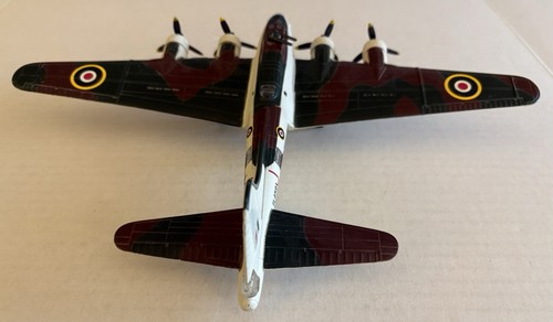 New Ray Toys Sky Pilot Collection 1/72 B-17 Flying Fortress WWII Bomber 20103 - Picture 6 of 9