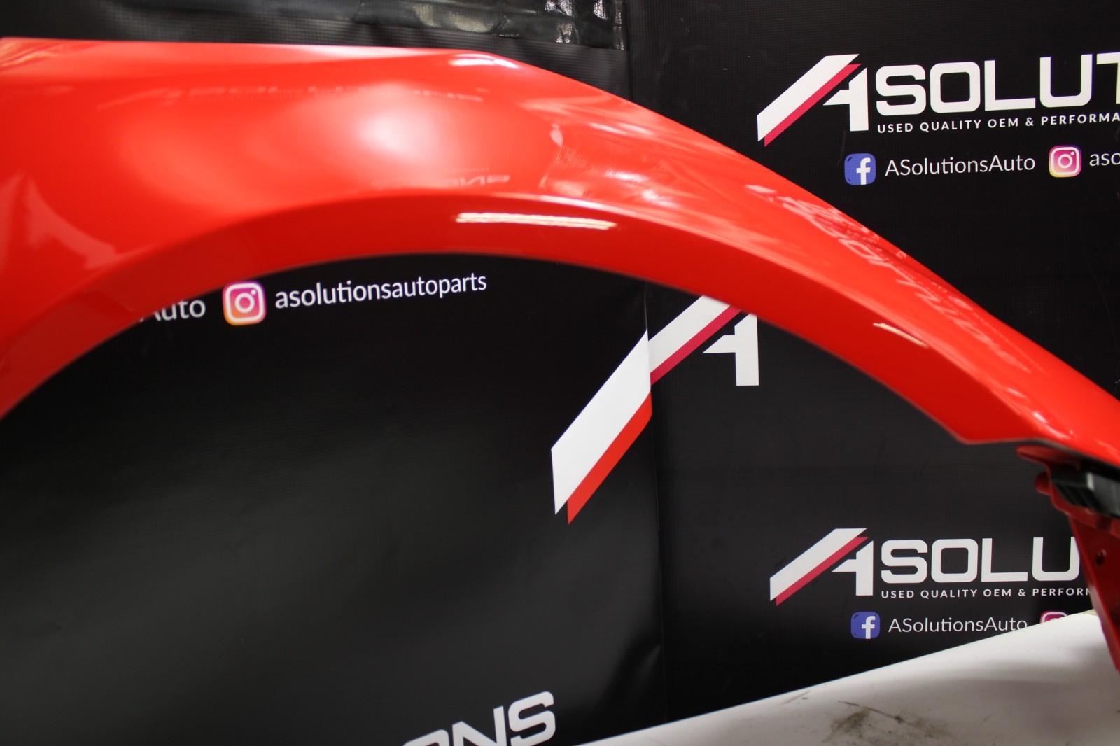 Lamborghini Huracan Coupe Right Front Fender RH 4T0821022D COLOR Z3M  **DAMAGE**