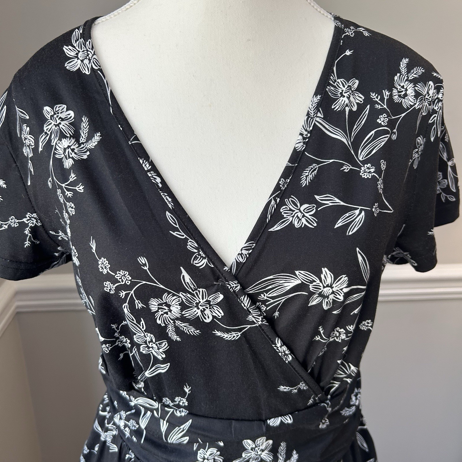 Ouges Women’s Midi Dress Medium Black White Flora… - image 5