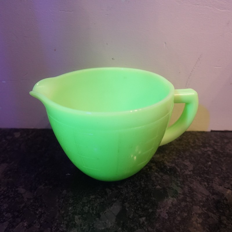 Vintage Uranium Jadeite Daisy Bottom MEASURING CUP