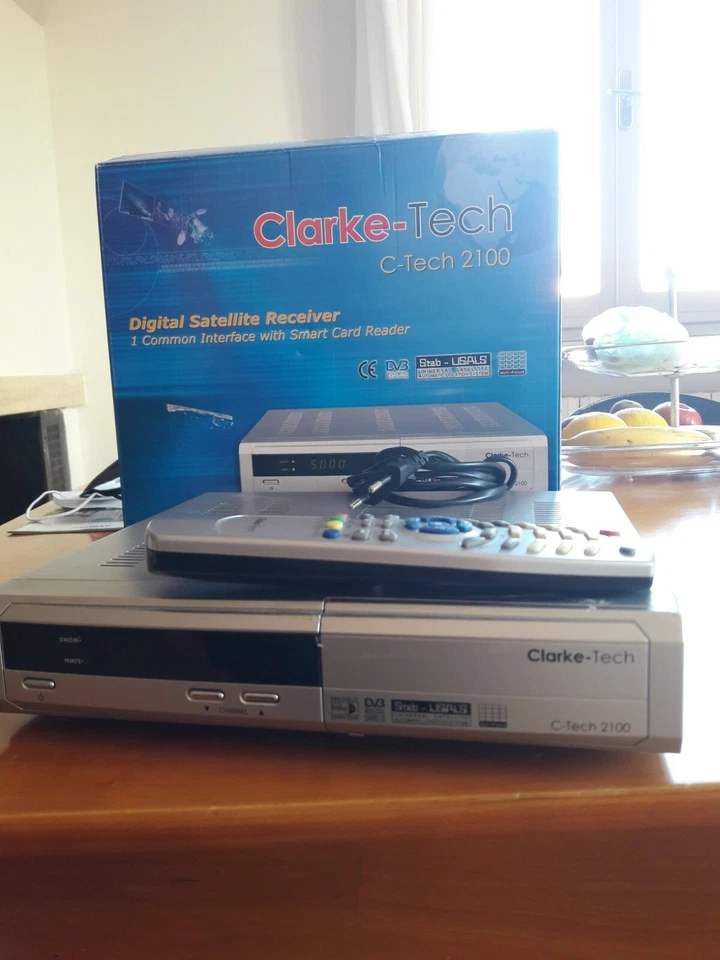 DECODER SATELLITARE CLARKE TECH C-TECH 2100 COMPLETO DI TELECOMANDO E MANUALE - Immagine 2 di 4