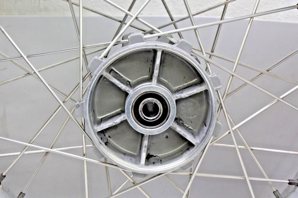 BMW F650 1999 llanta de cubo de rueda trasera con cordones con radios Foto 3 de 4