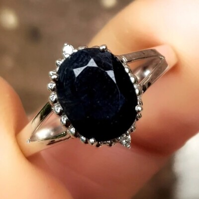 Schwarzer Moissanit-Halo-Verlobungsring 2,65 kt Ovalschliff 14 K Weißgold vergoldet