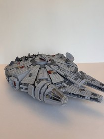 LEGO STAR WARS 7965 MILLENNIUM FALCON 99% COMPLETE WITH FIGURES NO INSTRUCTIONS