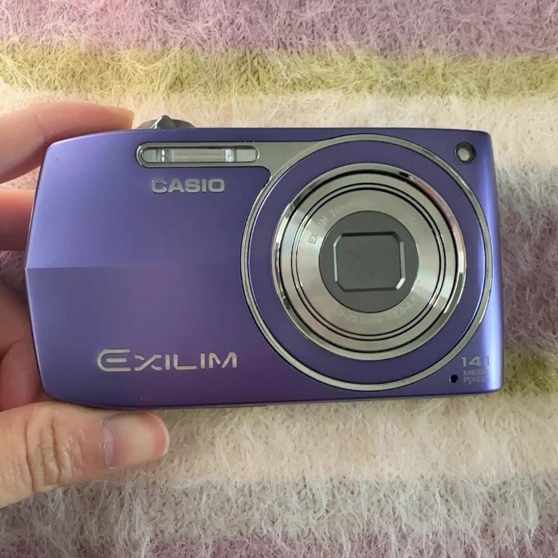 Casio EXILIM EX-Z2000 Purple Digital Camera: 14.1 Megapixels, 5x