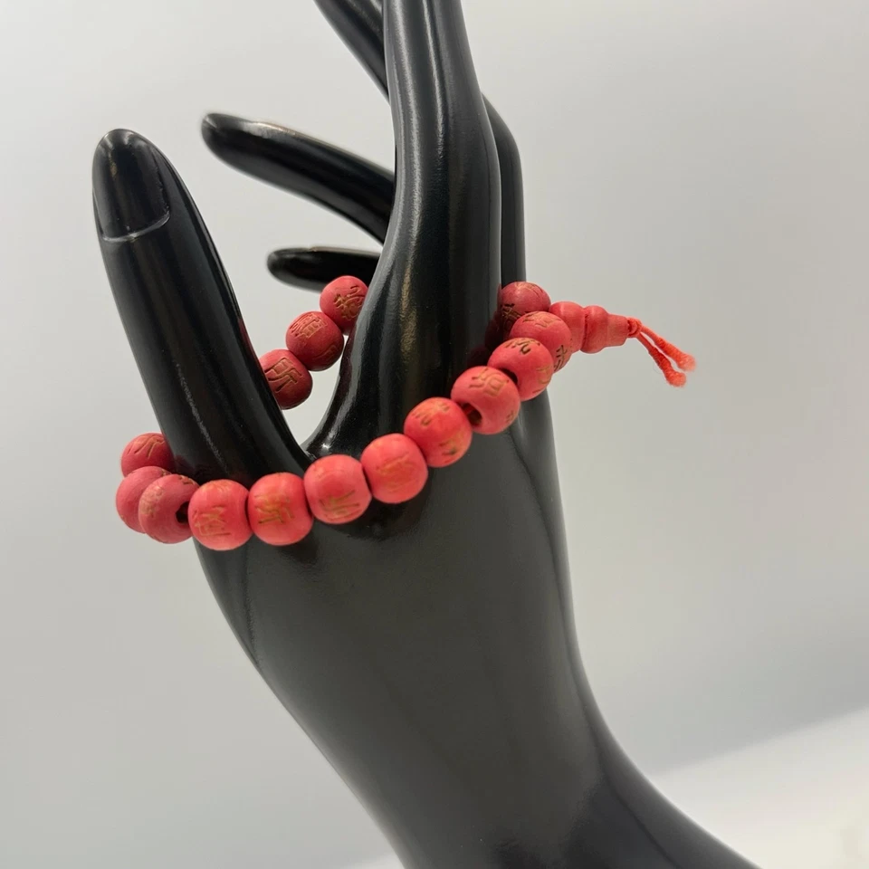 Pulsera de moda hecha a mano de madera roja tallada símbolos de oración cuentas Foto 3 de 4