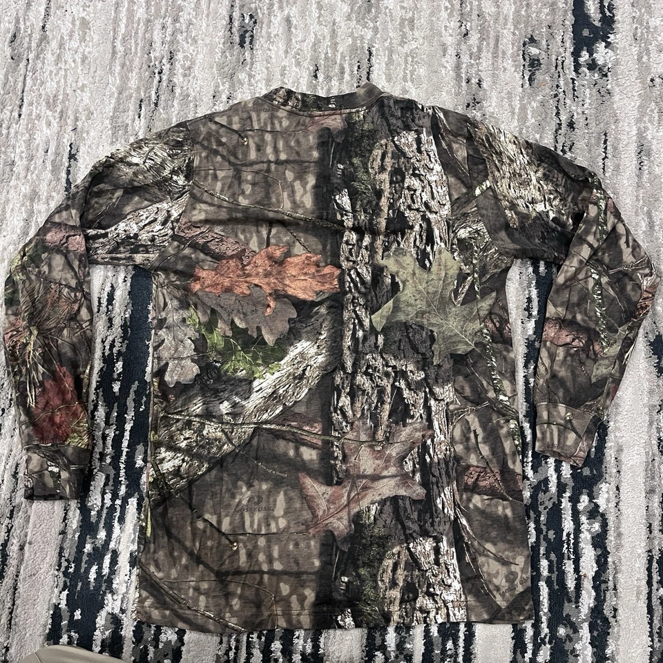 Under Armour Men's Longsleeve  Camo Hunting Shirt Size Medium - Image 4 of 4