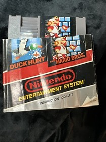 1985 Super Mario Bros. / Duck Hunt NES Nintendo 2 in 1 Game Cartridge With Book