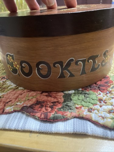 Shaker Style Box Round Hand painted Artist Initials Handmade 8”across 4” Tall - Picture 4 of 6