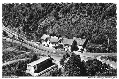 AZEP5-0440-88 - Mit dem Flugzeug über COL DES CROIX - Das Hotel Schneeglöckchen