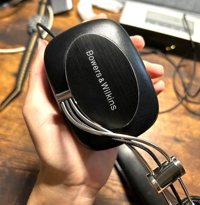 Bowers & Wilkins P7 Wired Over-Ear Kopfhörer Schwarz mit Upgrade Kabel