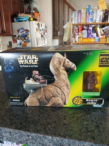 Vintage 1997 Kenner Star Wars The Power of the Force Ronto and Jawa Playset