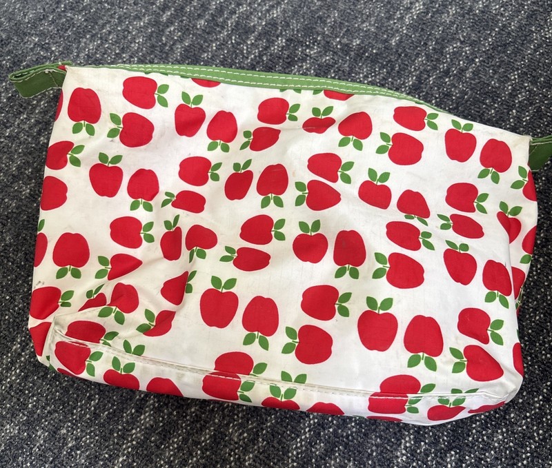 Clinique Cosmetic Bag Apple Red/White/Green Makeup Bag-Excellent Condition!