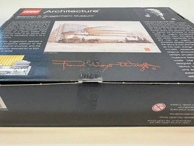 Solomon Guggenheim Museum (21004): UNOPENED, NEW