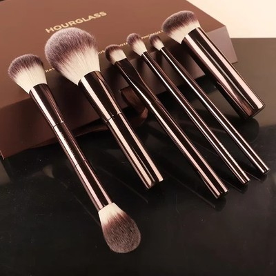Hourglass Vegan Makeup Brush Travel Set 7-Brushes with Pouch gift box packaging