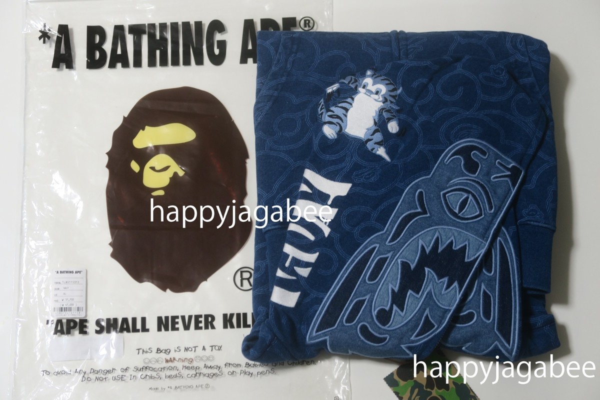 A BATHNIG APE Men's CLOUD CAMO TIGER UPCYCLED RELAXED FIT FULL ZIP