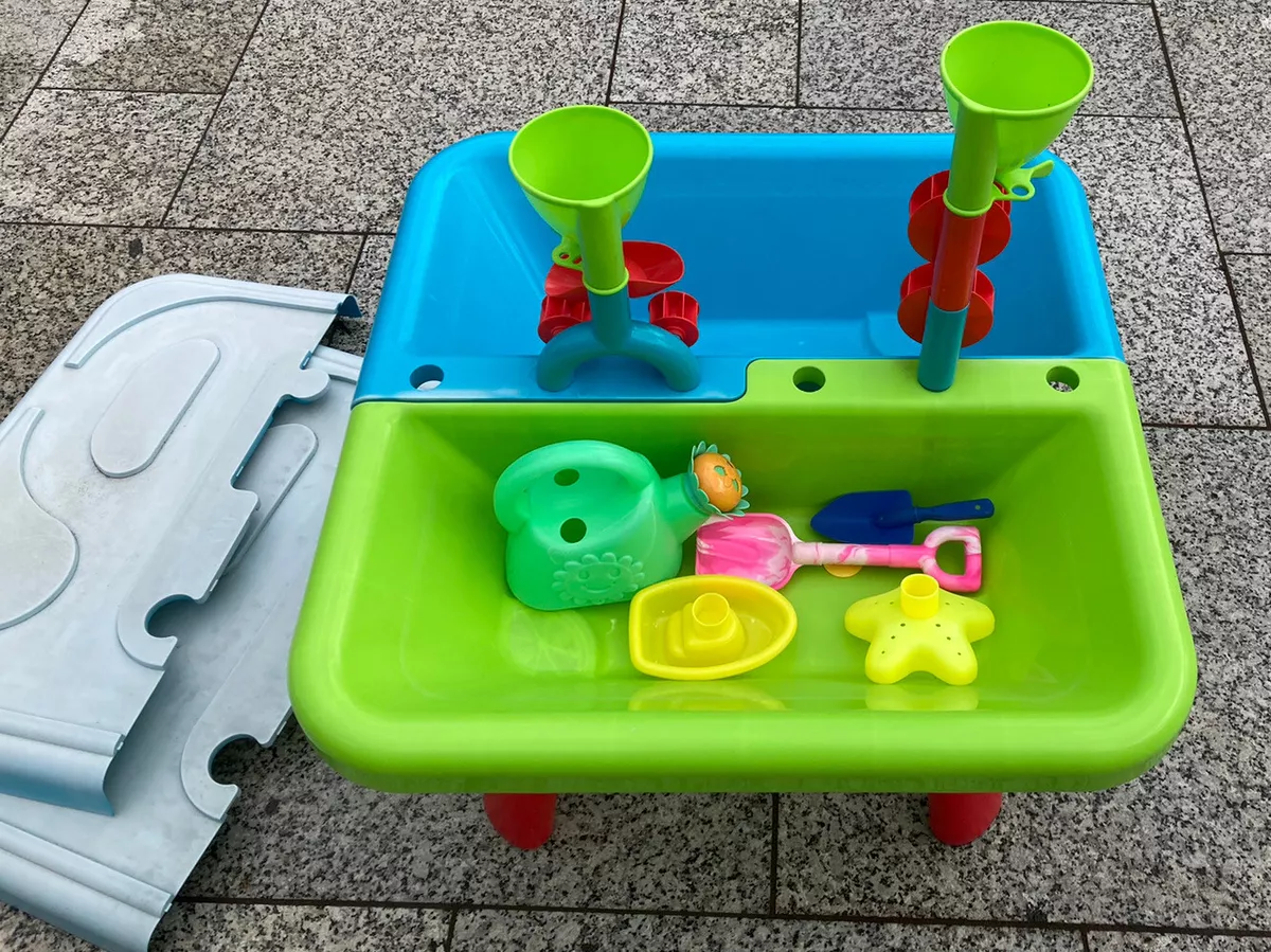 Early Learning Centre Sand and Water Table with Lid Accessories