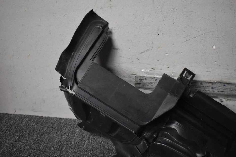 AUDI A6 QUATTRO 2019-2020 PREMIUM CONDUCTO DE AIRE LADO IZQUIERDO OEM de fábrica Foto 2 de 4