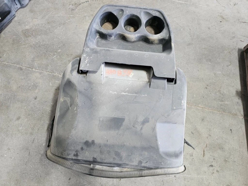 Chevrolet Express 3500 2004 6,0 L OEM interior cubierta del motor carcasa portavasos Foto 3 de 4