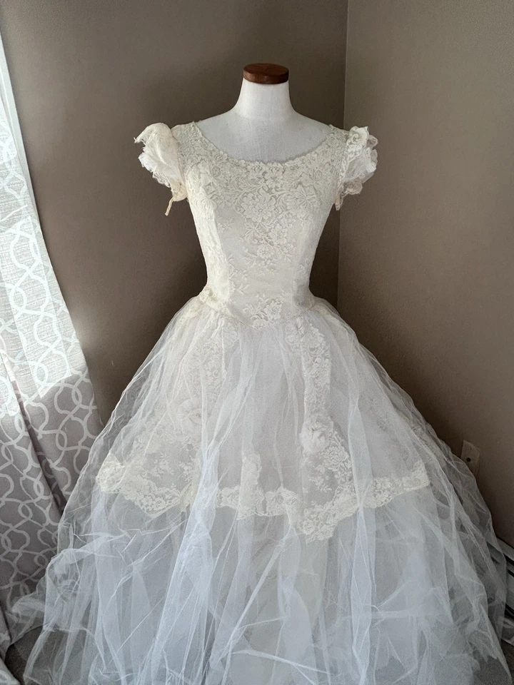Vestido de novia de encaje marfil de colección rosetas manga corta vestido de novia tul pradera Foto 3 de 4