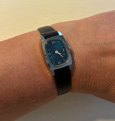 Vintage Timex Blue Dial Mechanical Hand Winding Women's Silvertone Watch Leather
