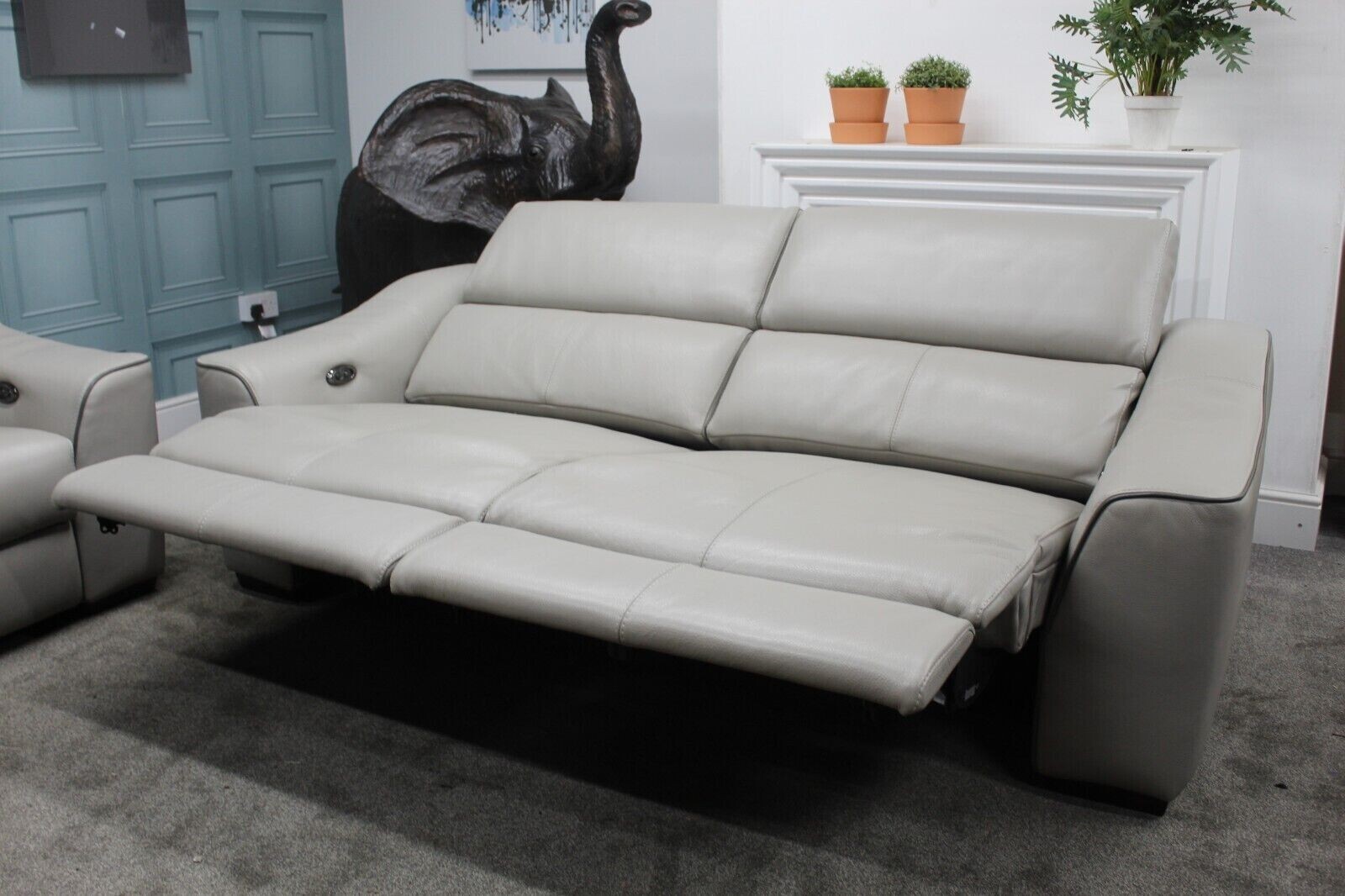 FURNITURE VILLAGE, ELIXIR FEATHER GREY LEATHER ELECTRIC 3 SEATER eBay