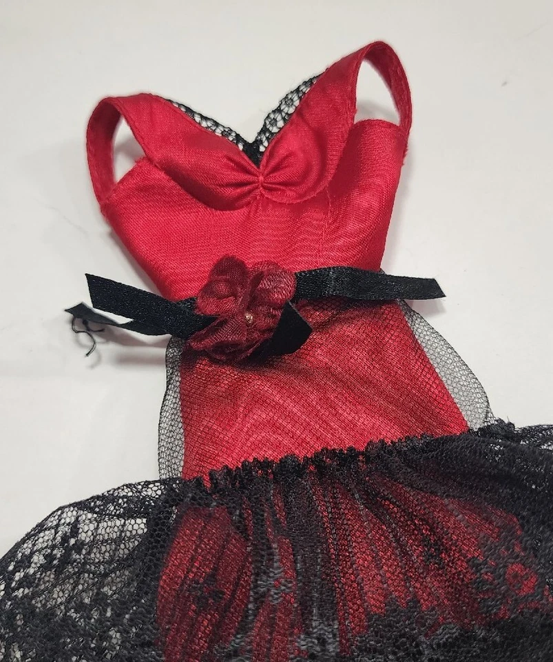 VESTIDO BARBIE E VÉU ESPANHA 2007 BONECAS DO MUNDO DEVEM COSTURAR EM ROUPAS DE BONECA - Imagem 2 de 4