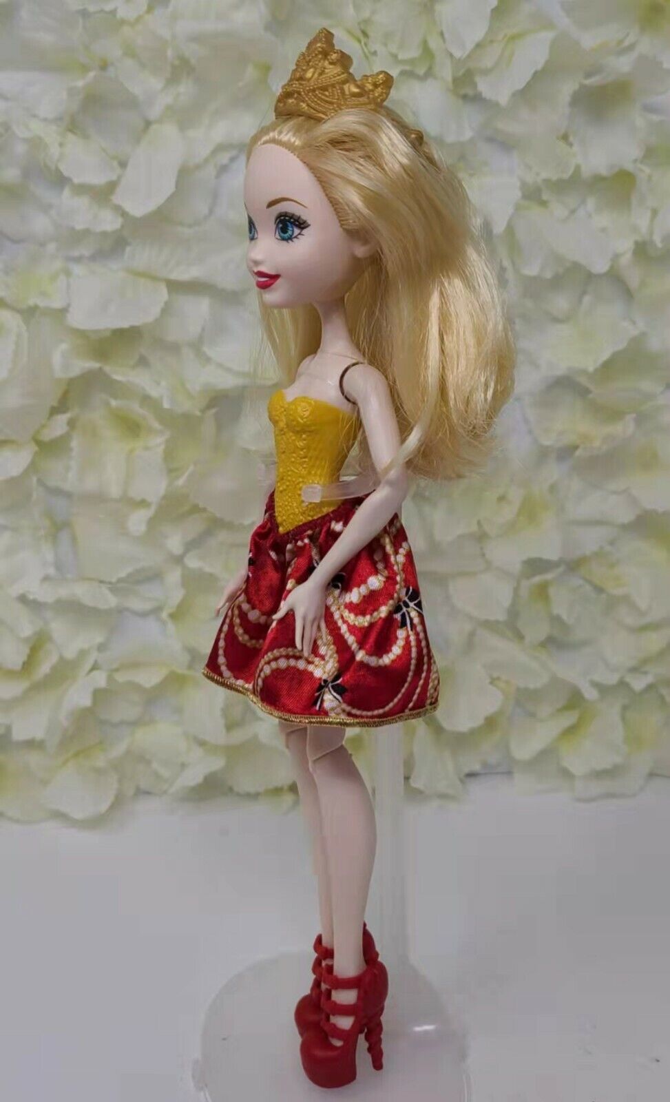 Ever After High Basic Budget Apple White Doll - Closed Mouth Wave