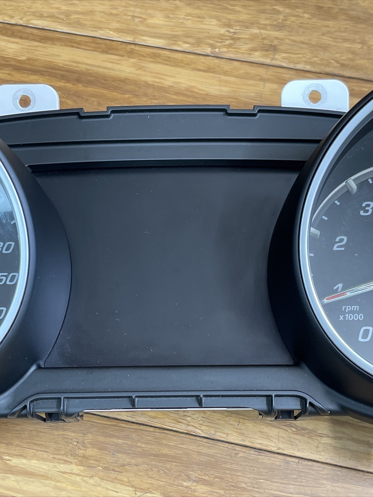 OEM 2017-2020 Maserati Levante MPH SpeeDometer Gauge Cluster 670101176 *note