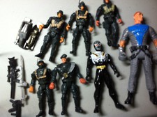 Lot of 16 Military Action Figures Toys