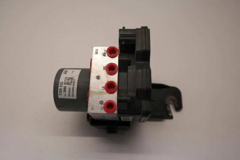 "2012-2013 Chevrolet Sonic ABS Brake Pump Module OEM 95230592 Tested Used" - Image 2 of 4