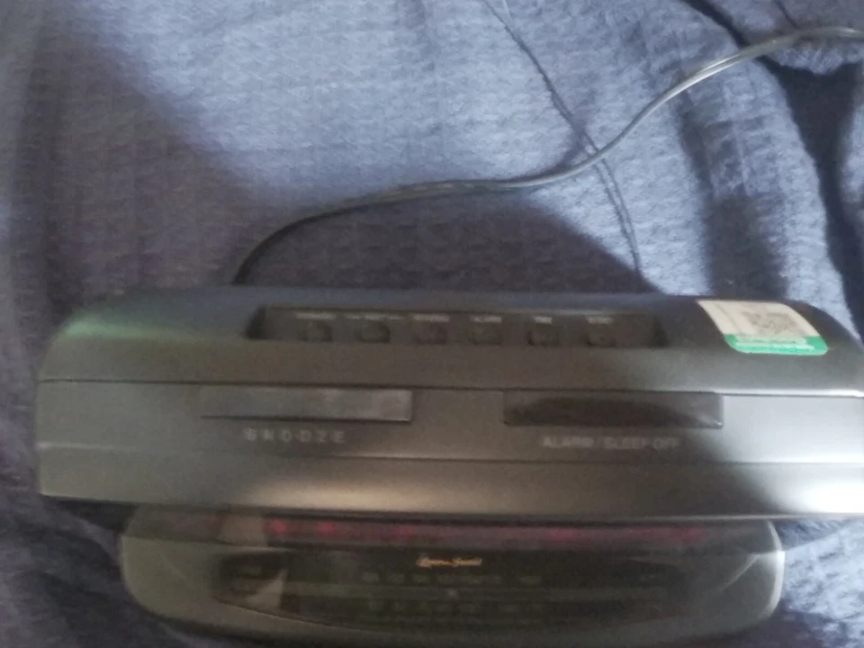 Radio reloj digital AM/FM alarma doble sonido Lennox CR-773 Foto 2 de 4