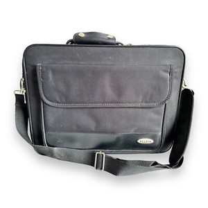 Belkin Providence Street Laptophülle für 15,6" Display-Laptops, ballistisches Nylon