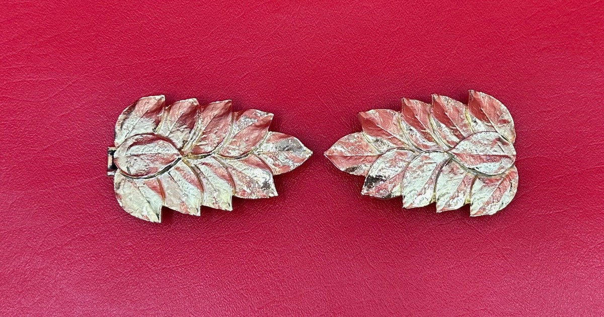 Vintage Mimi Di N 1982 Gold Tone Leaf Belt Buckle Statement Hardware Botanical Vintage Rare Belt Buckle Mimi Di N Satin Gold Tone 1982  main image 3