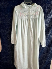 VTG DELICATES GREEN NIGHTGOWN SZ L