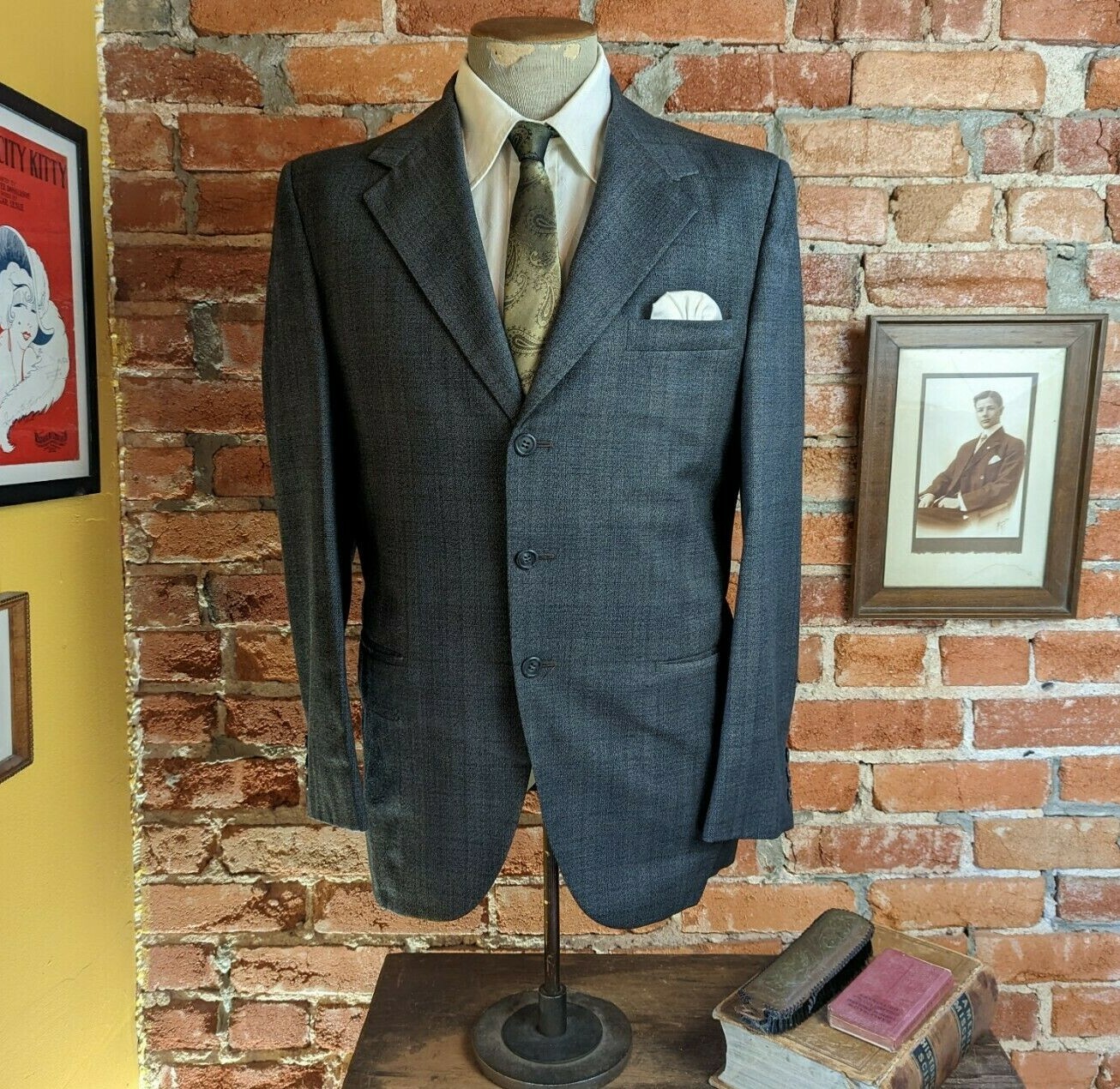 3 button suit
