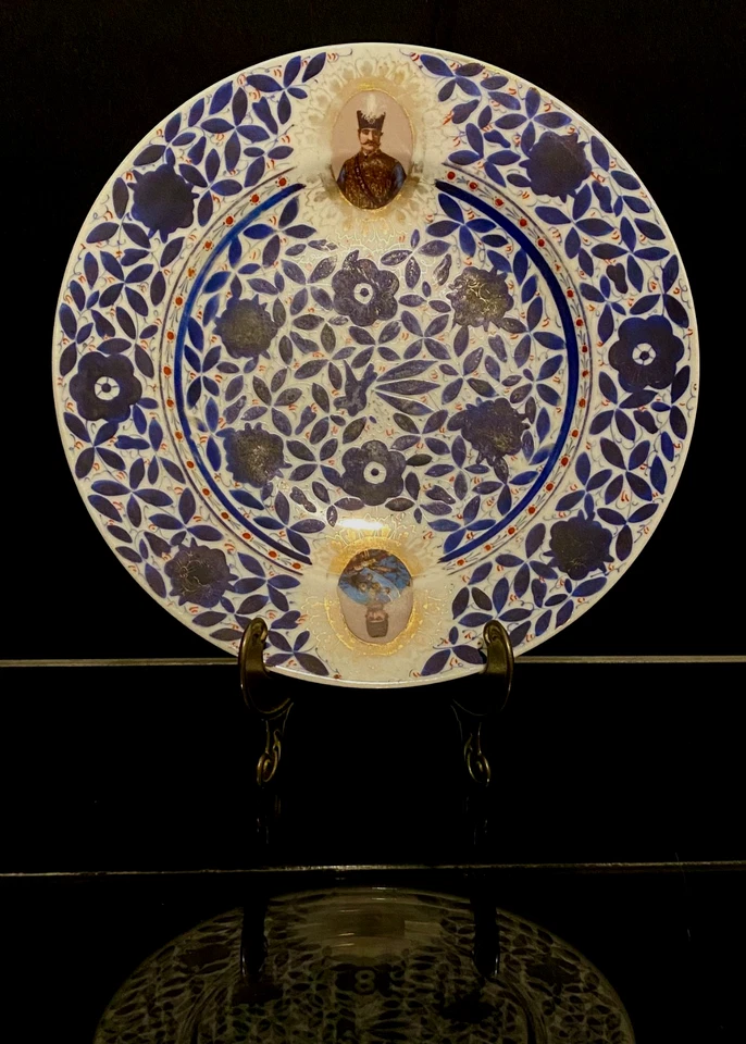 Antigua porcelana persa de Oriente Medio pintada a mano - Rey Qajar y Primer Ministro Foto 2 de 4