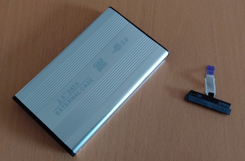 Toshiba 1 TB SATA II 2,5 Zoll 5400RPM Festplatte  MQ01ABD100 incl. ext. Gehäuse