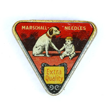 NADELDOSE "Dog & Baby" dreieckig, 200 Nadeln, Needle-tin, Grammophon 78rpm D412