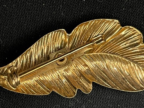 Vintage Gold Metal Leaf  with Green Stone Brooch - Picture 4 of 5