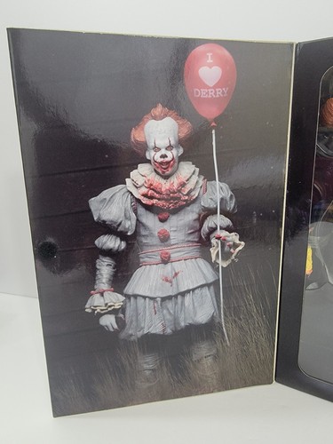 2018 NECA IT Ultimate 7" Pennywise Gamestop Exclusive Bloody Edition Lenticular - Picture 3 of 9