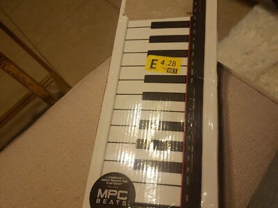 Akai Professional LPK25 MK2 25-Key USB-MIDI Keyboard Controller open box 