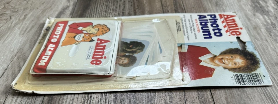 Álbum de fotos Annie 1981 con 6 fotos de Annie contiene 12 fotos ¡NUEVO Y SELLADO!! Foto 3 de 4