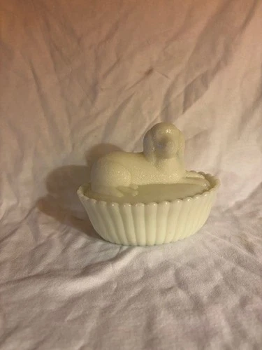 VINTAGE WESTMORELAND DOG ON A DISH MILK GLASS