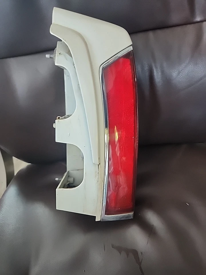 Cadillac Eldorado 1988 1989 1990 1991 pasajero/luz trasera lateral derecha  Foto 4 de 4