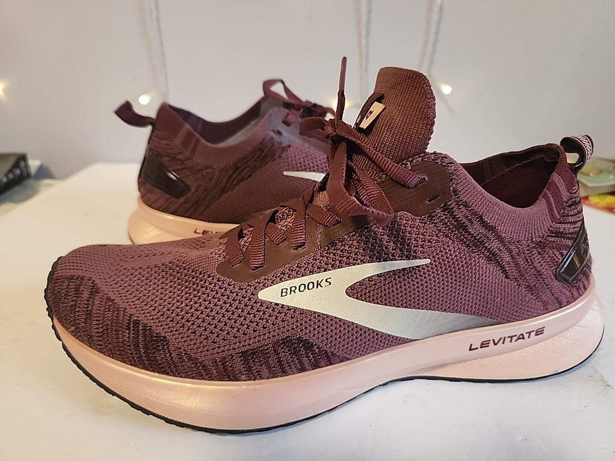 Brooks Womens Levitate 4 1203351B671 Pink Rose Gold Running  display picture 1